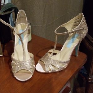 Betsey Johnson gold heels